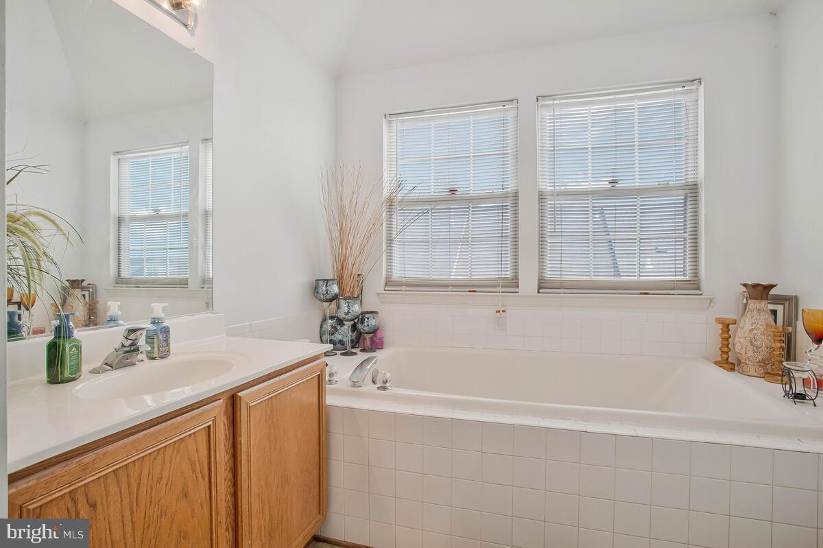 CROMWELL FOUNTAIN - Residential