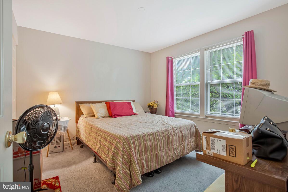 CROMWELL FOUNTAIN - Residential