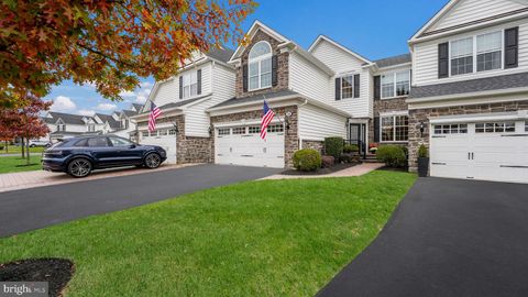 34 HILLYER LANE NEWTOWN PA 18940