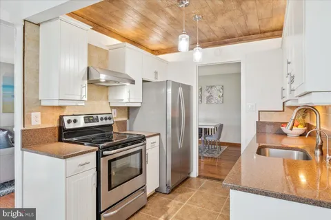 541 Florida Avenue Unit T2, Herndon, VA MLS: VAFX2232790