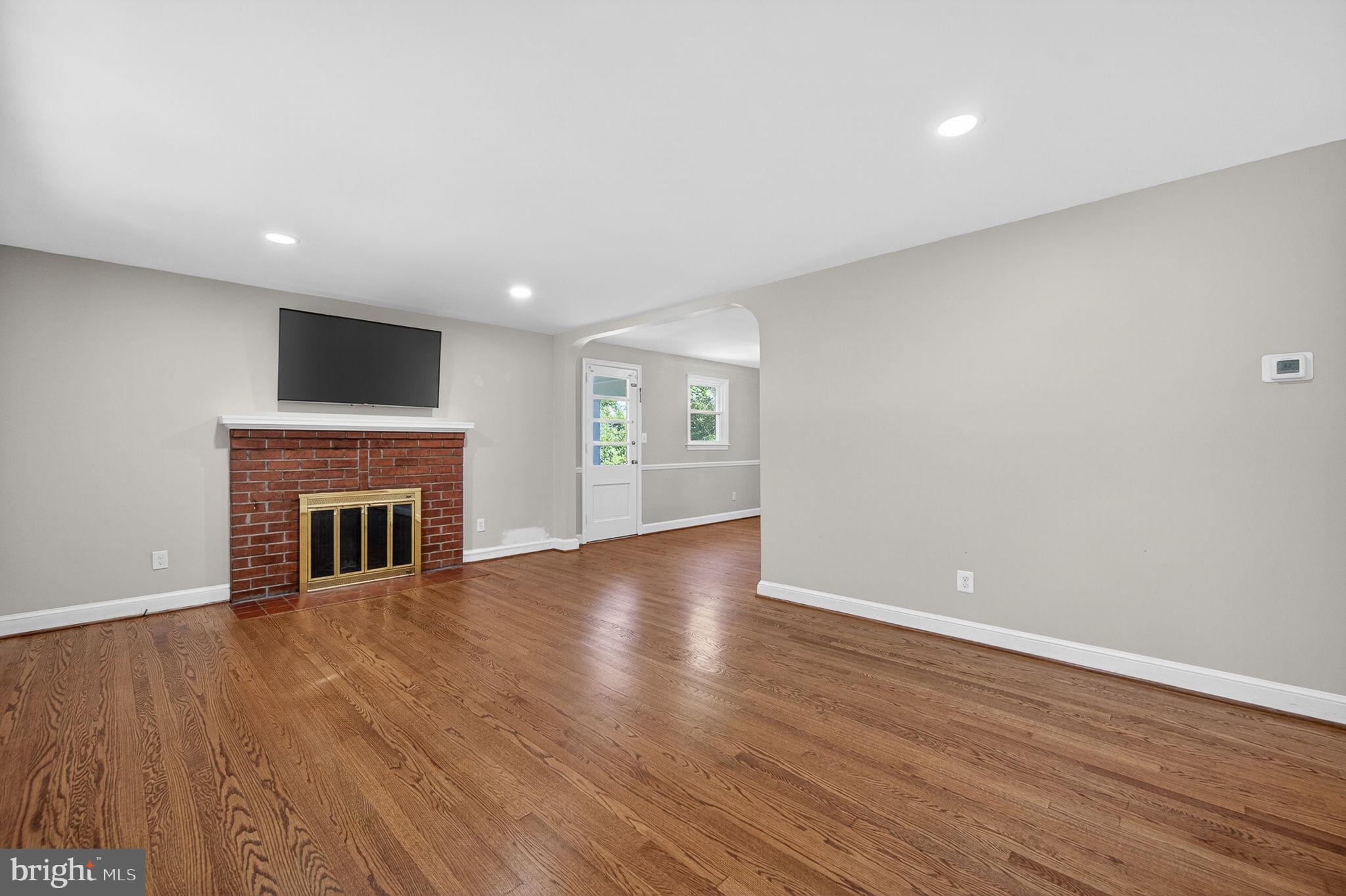 4037 OXFORD STREET
