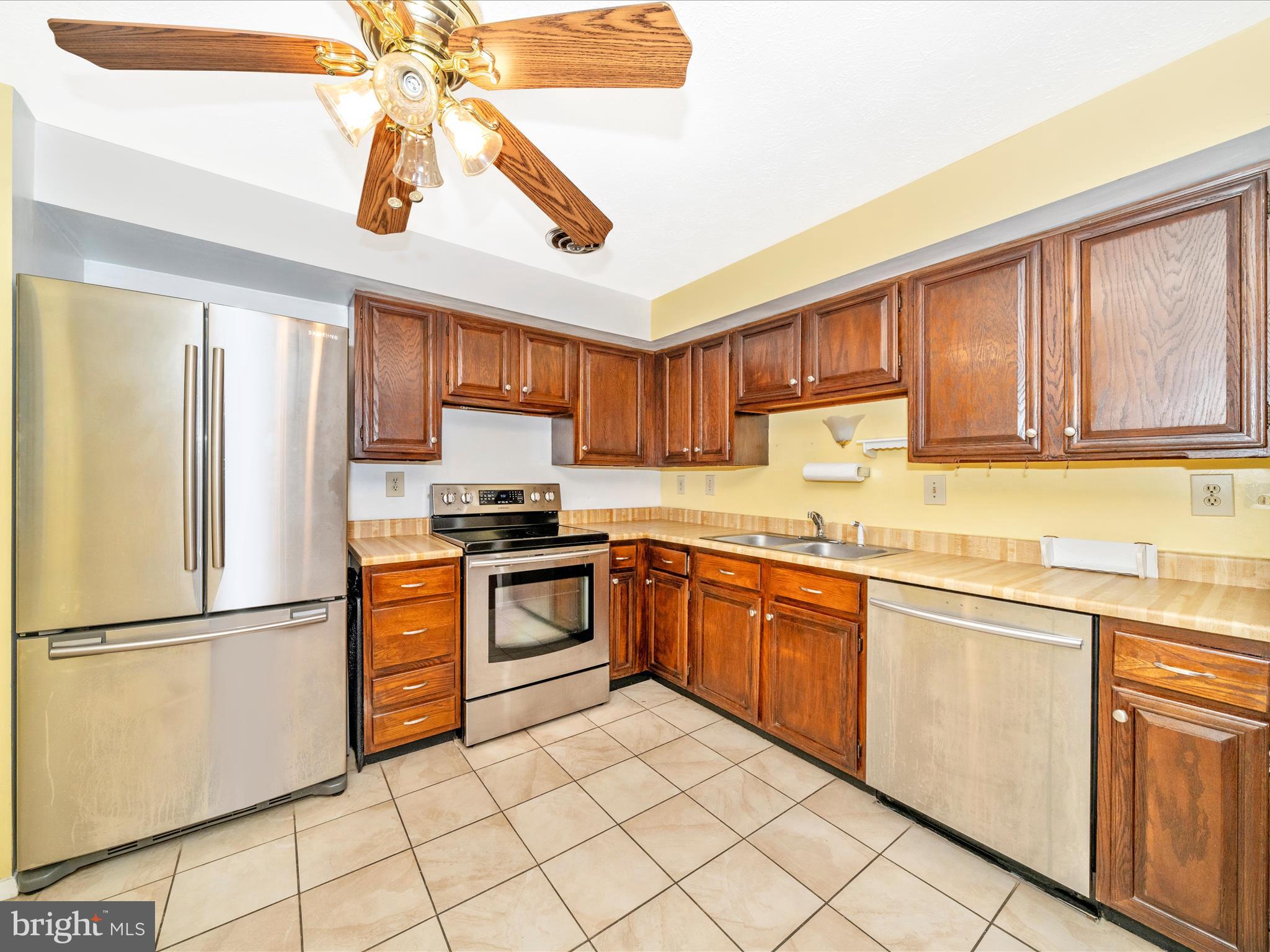 WESTHAMPTON TOWNHOUSES P - Residential