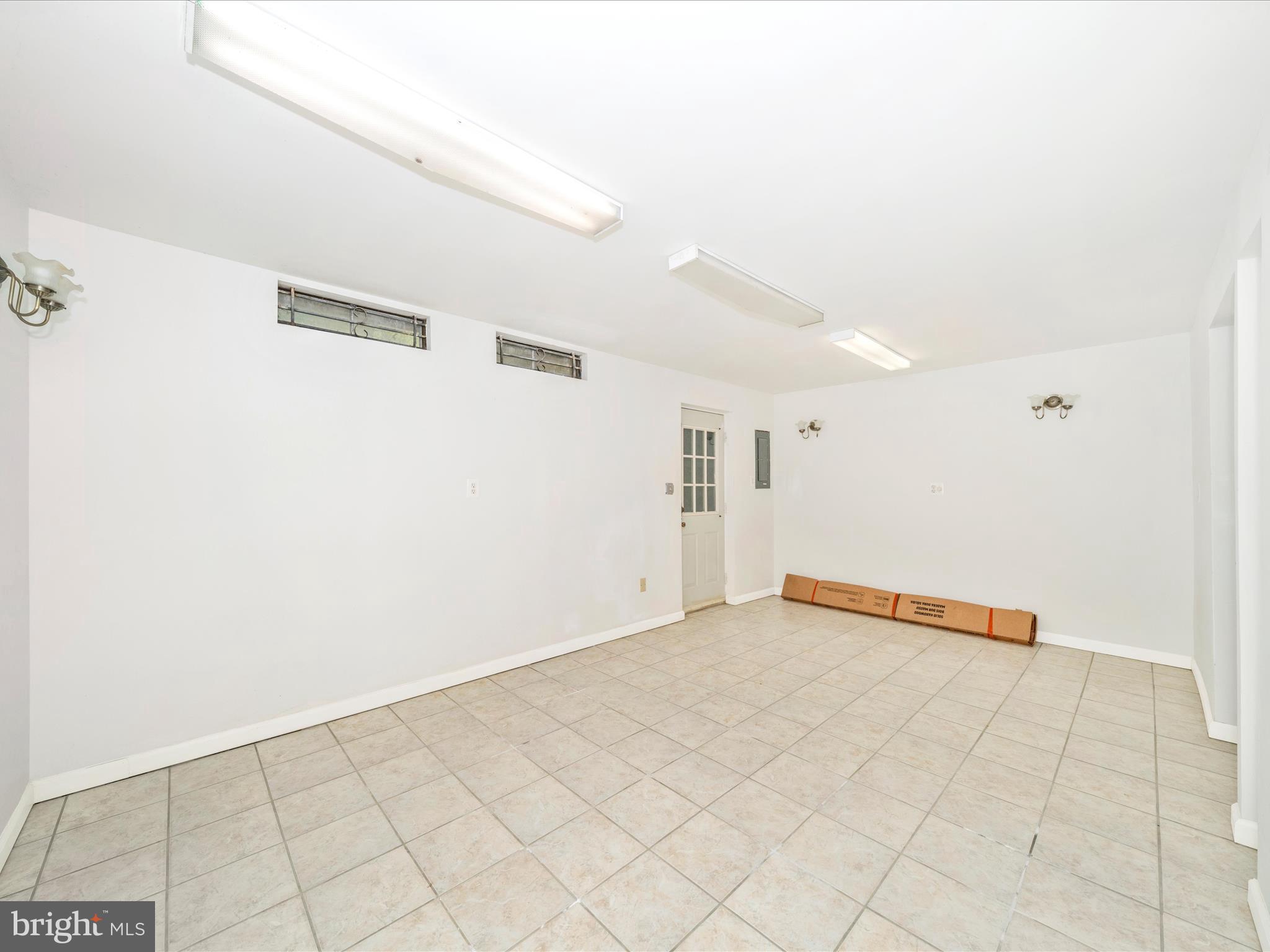 WESTHAMPTON TOWNHOUSES P - Residential