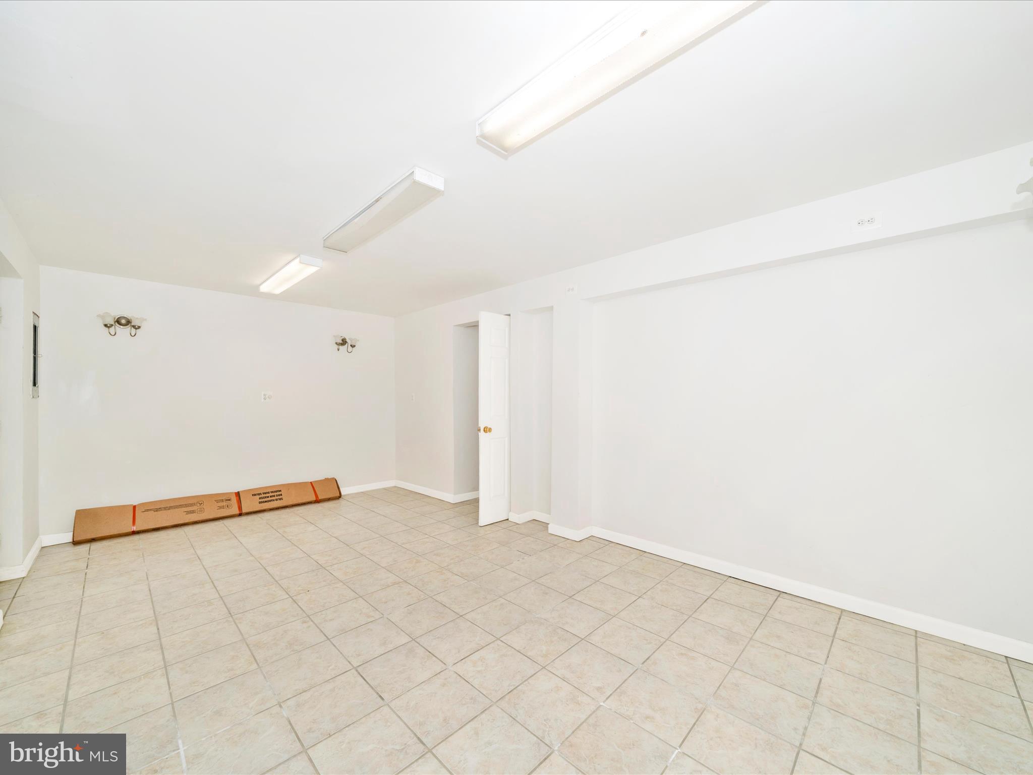 WESTHAMPTON TOWNHOUSES P - Residential