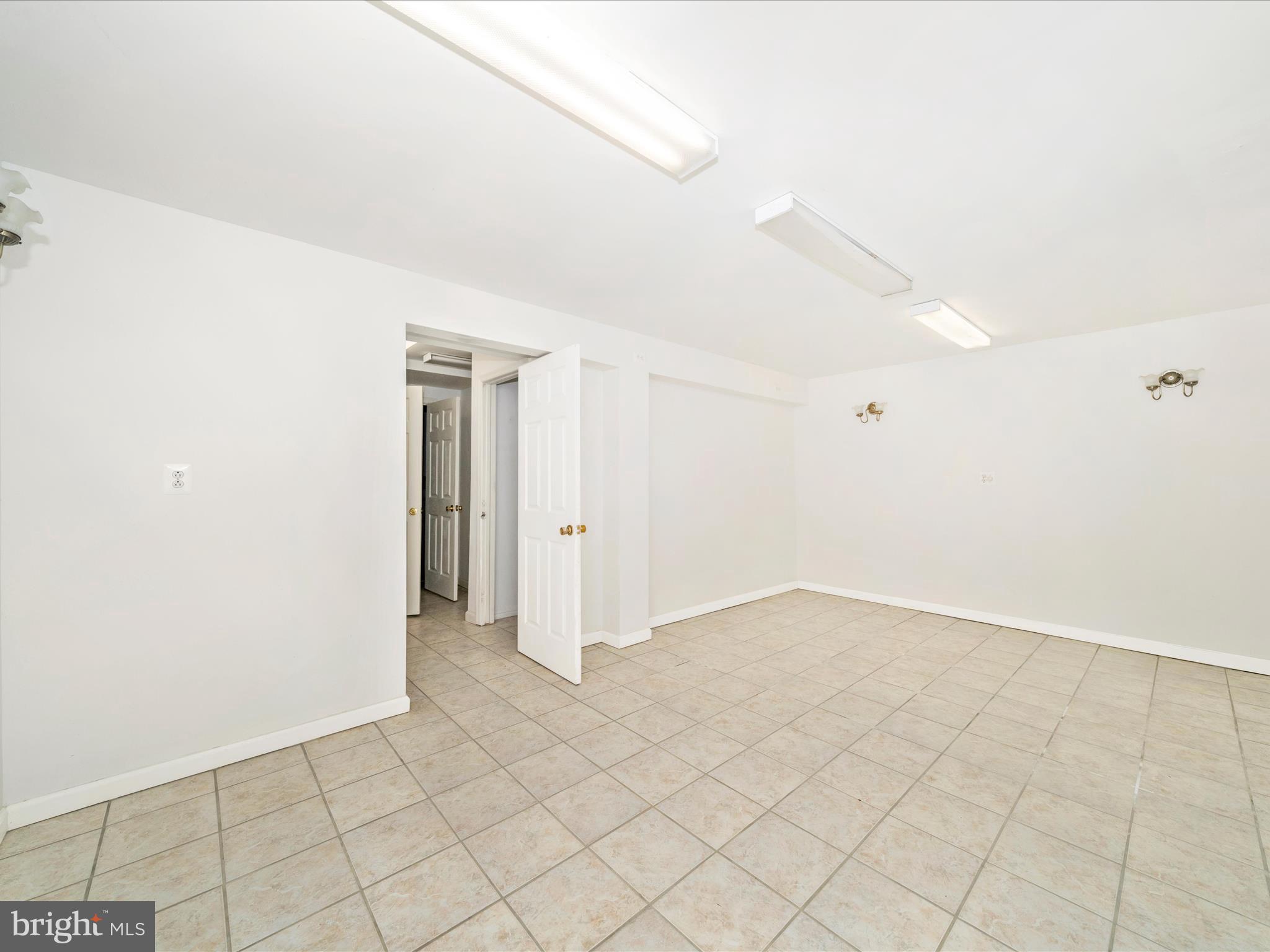 WESTHAMPTON TOWNHOUSES P - Residential