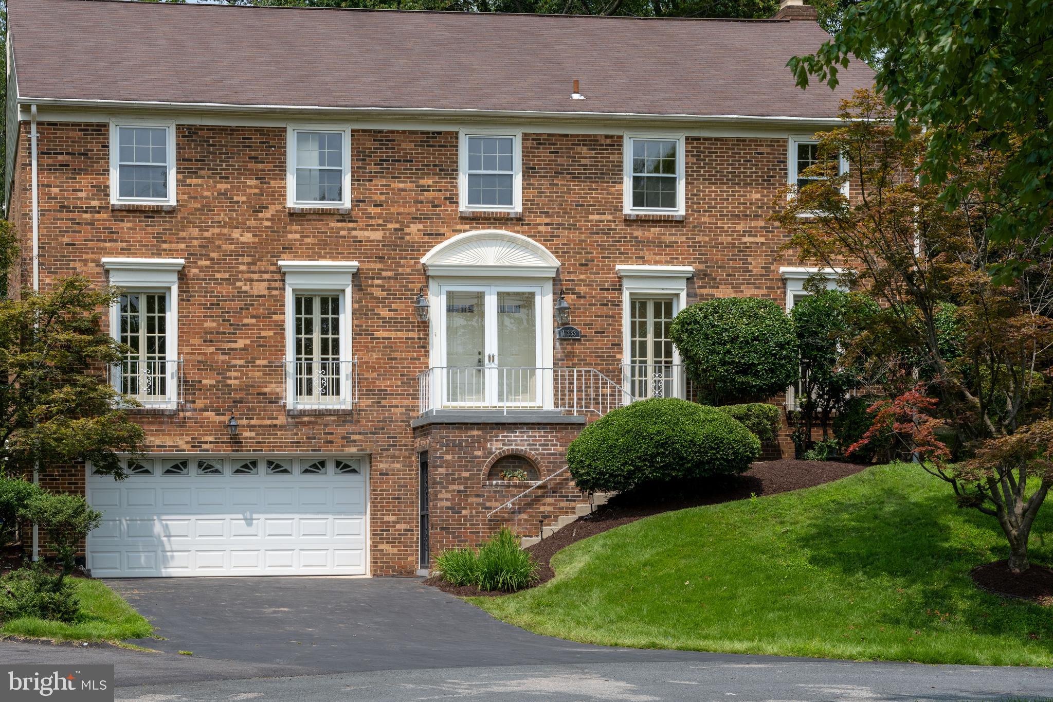PINE KNOLLS - Residential