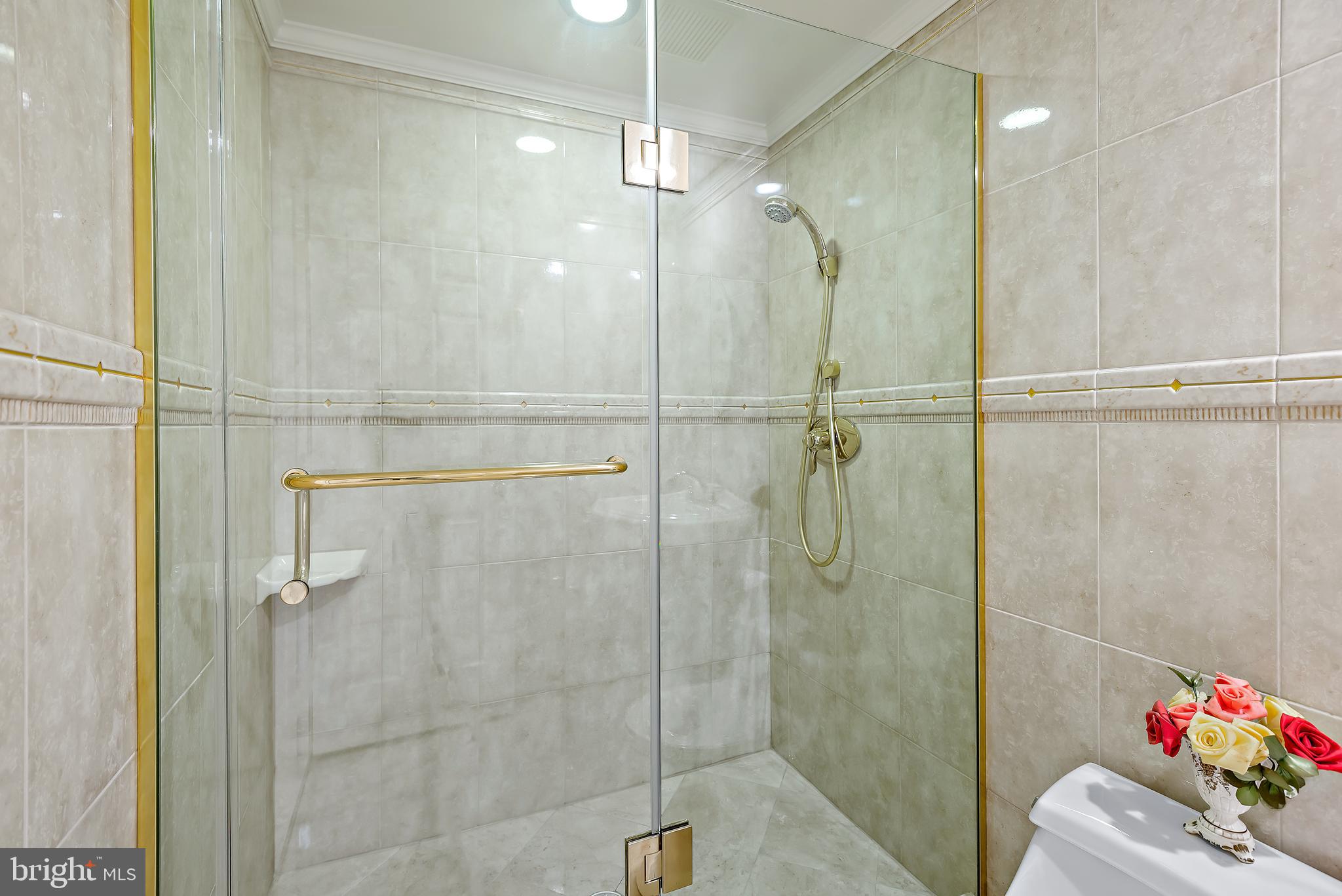 PINE KNOLLS - Residential