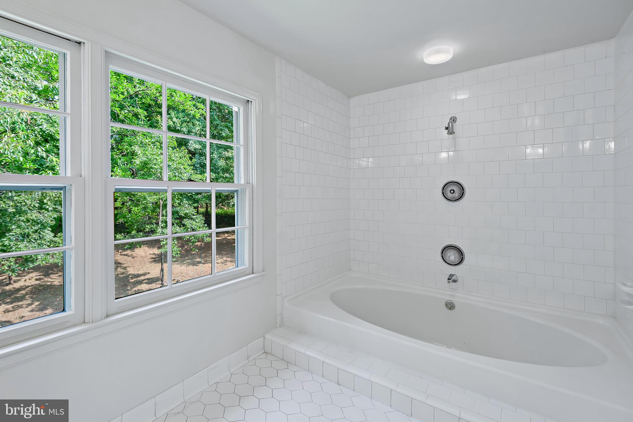 PINE KNOLLS - Residential