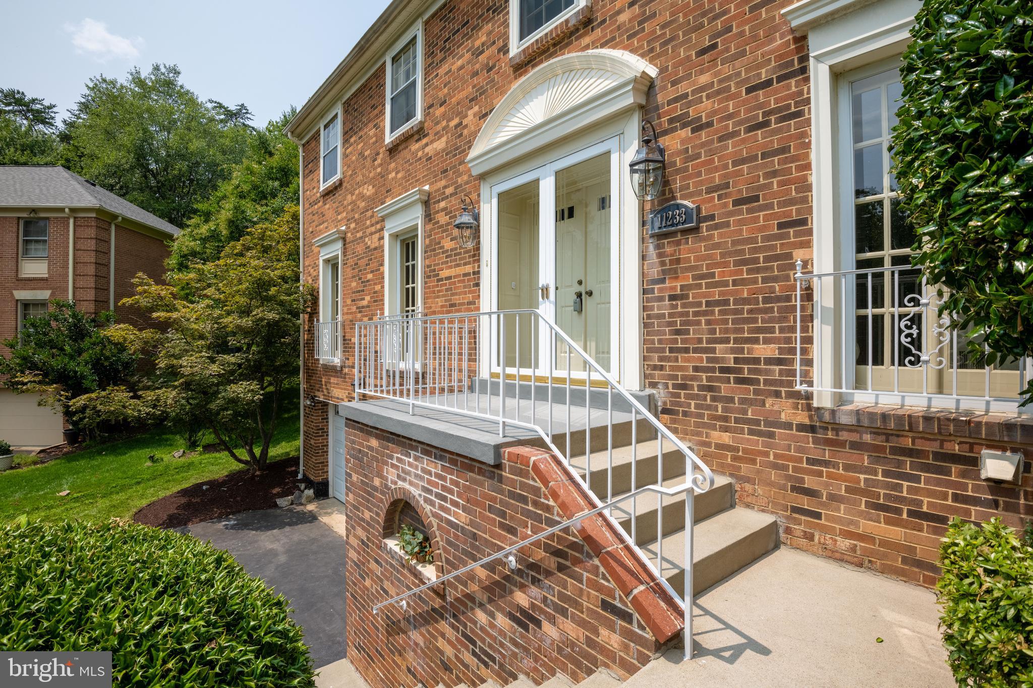 PINE KNOLLS - Residential