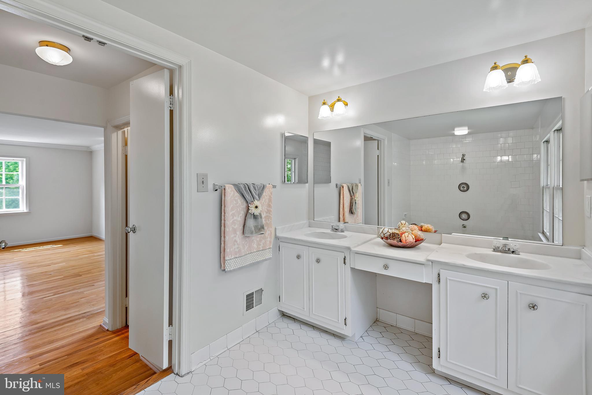 PINE KNOLLS - Residential