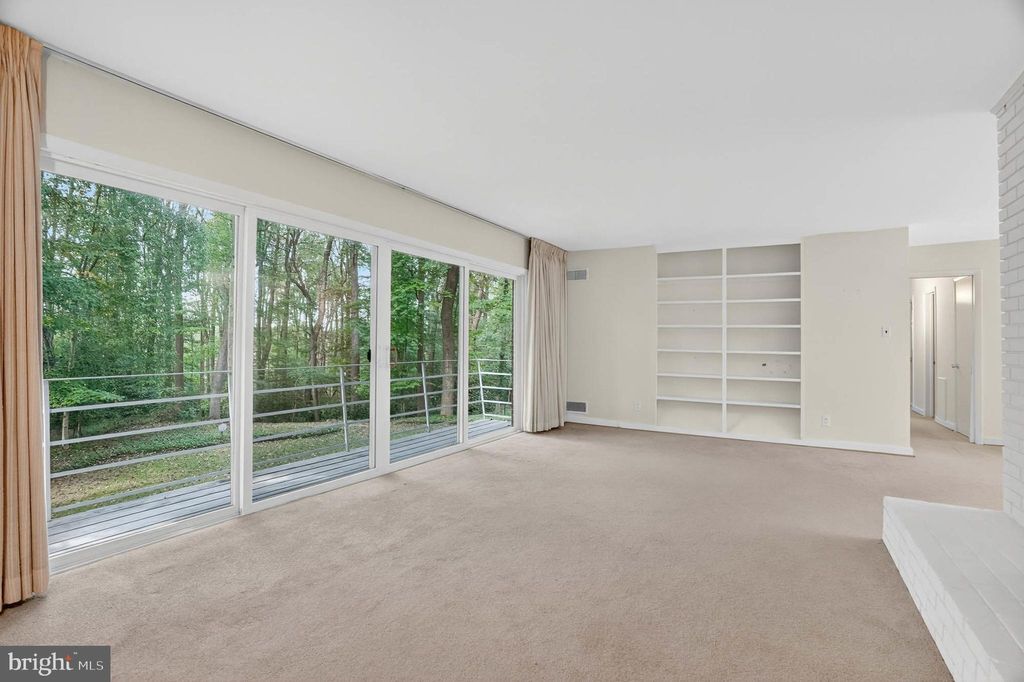 Photo of 213 Stonington Road, SILVER SPRING, MD 20902 (MLS # MDMC2201806)