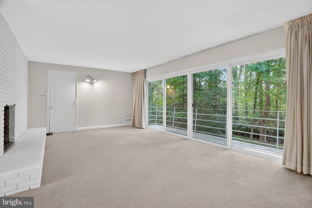 Photo of 213 Stonington Road, SILVER SPRING, MD 20902 (MLS # MDMC2201806)