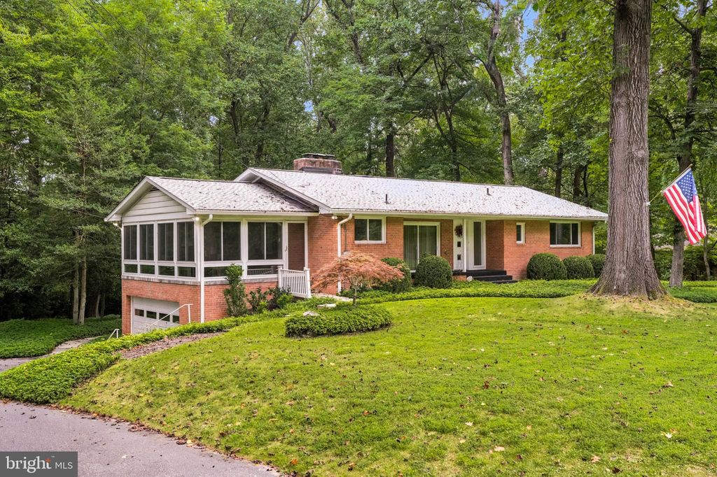 Photo of 213 Stonington Road, SILVER SPRING, MD 20902 (MLS # MDMC2201806)