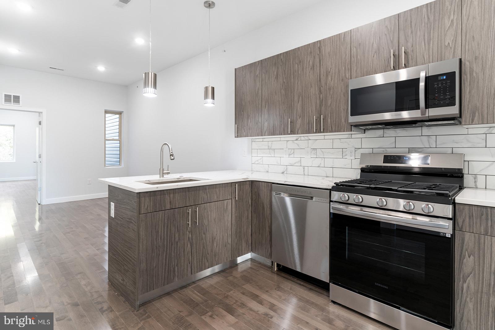 NORRIS SQUARE - Residential Lease