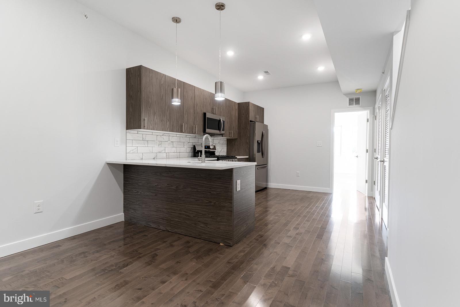 NORRIS SQUARE - Residential Lease