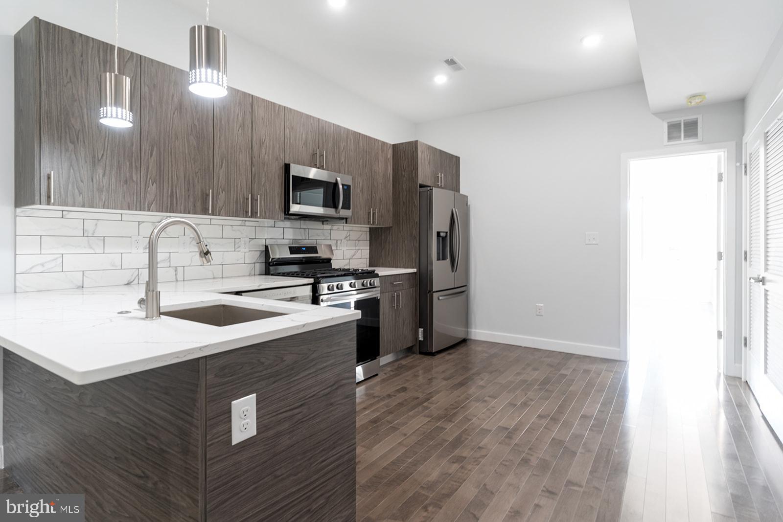 NORRIS SQUARE - Residential Lease