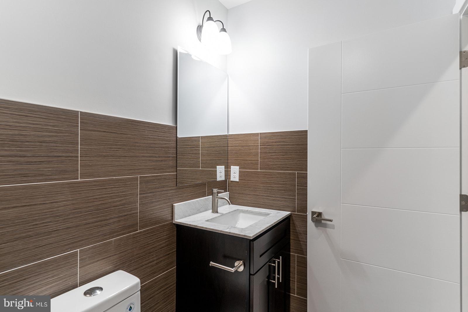 NORRIS SQUARE - Residential Lease