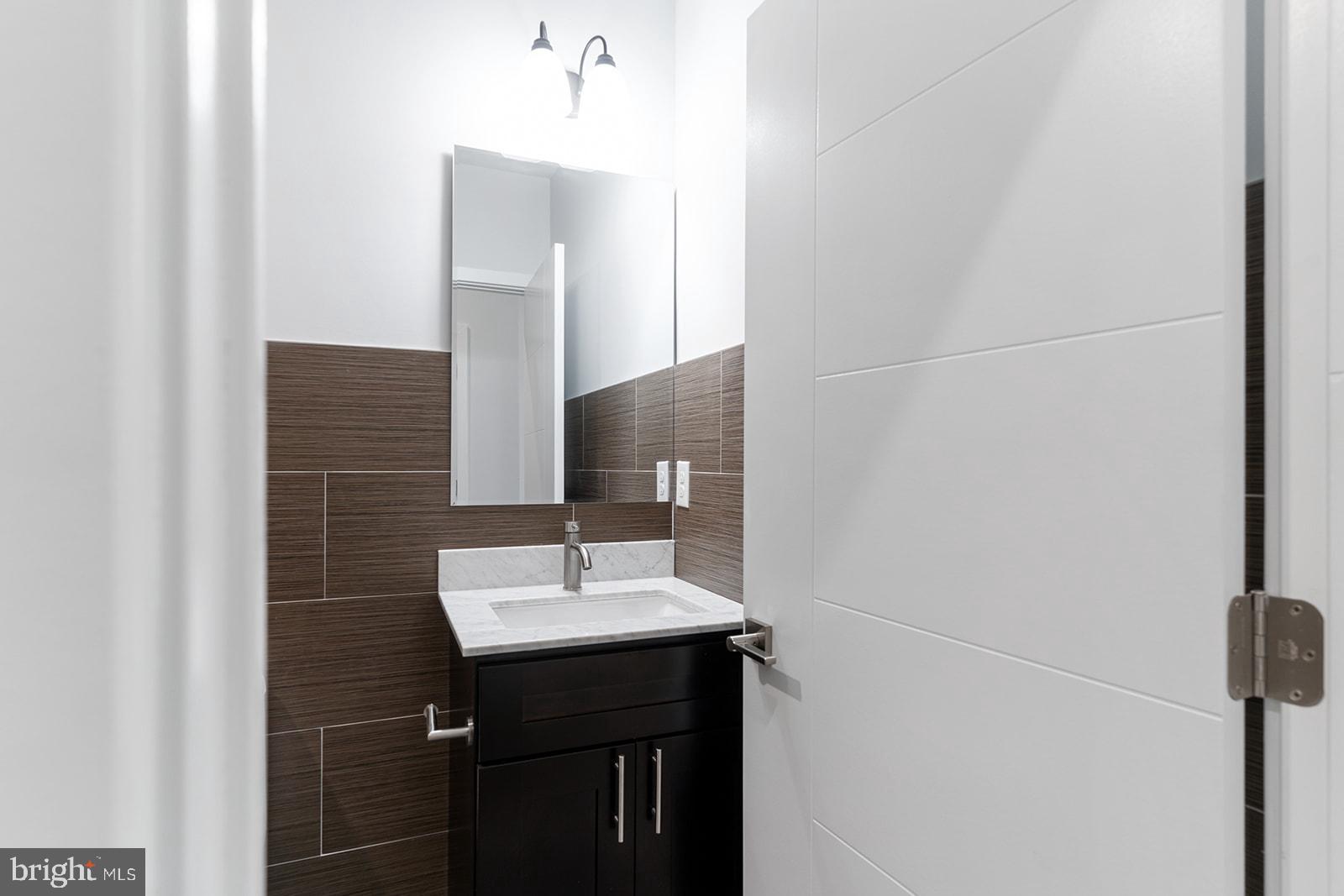 NORRIS SQUARE - Residential Lease