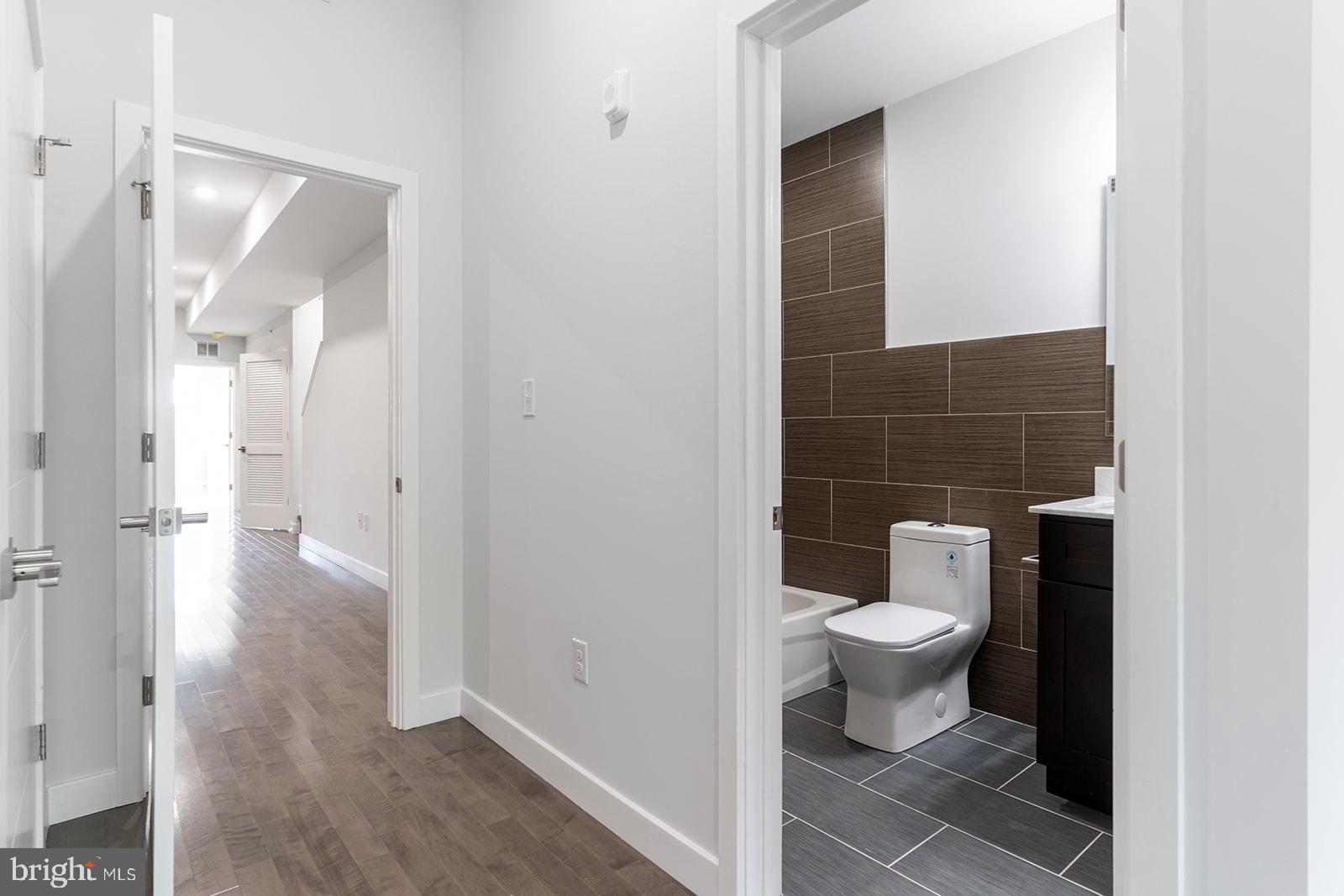 NORRIS SQUARE - Residential Lease