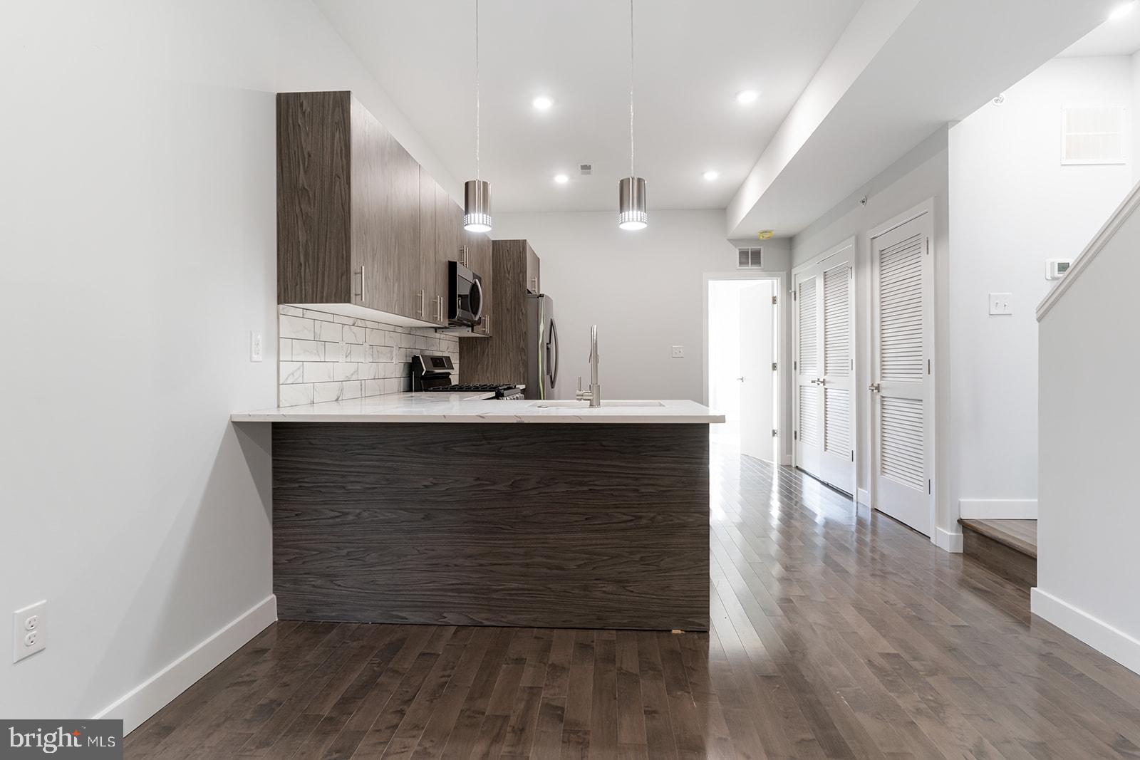 NORRIS SQUARE - Residential Lease