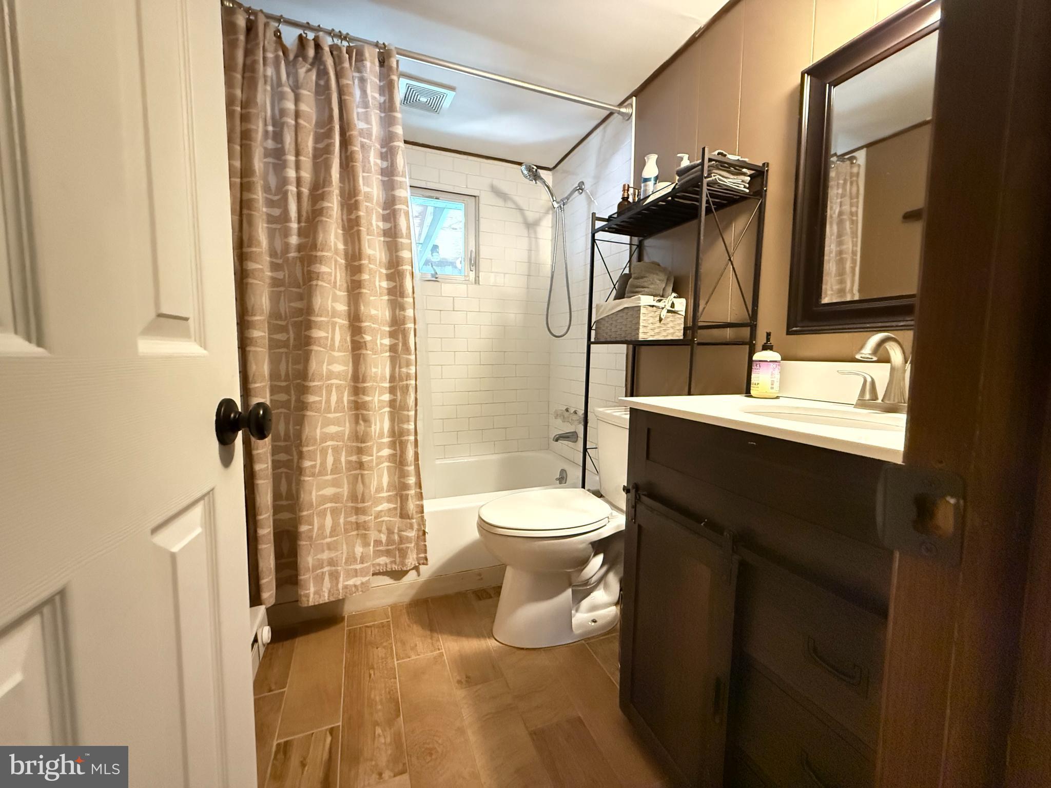 ARROWHEAD LAKE - Residential