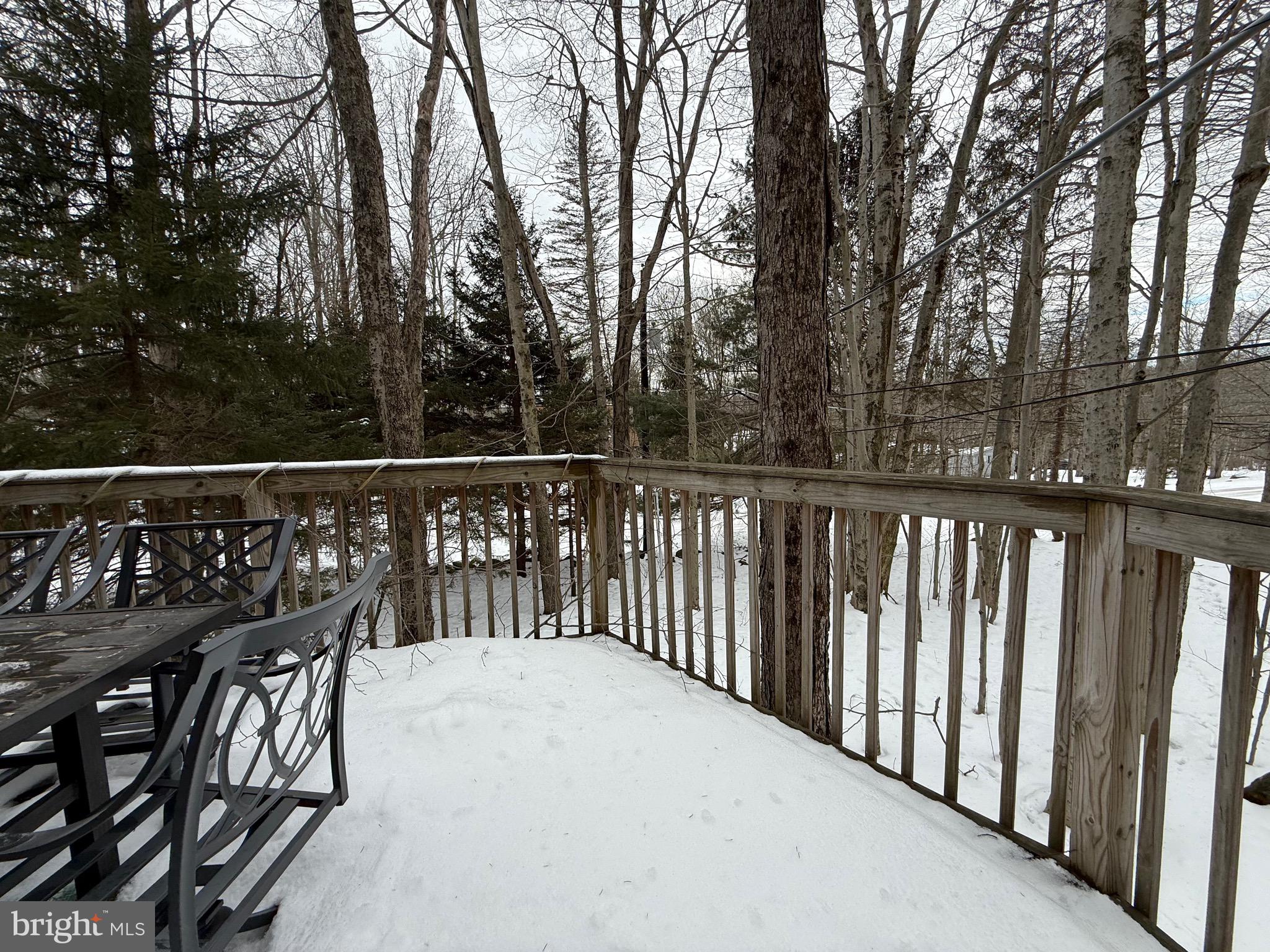 ARROWHEAD LAKE - Residential