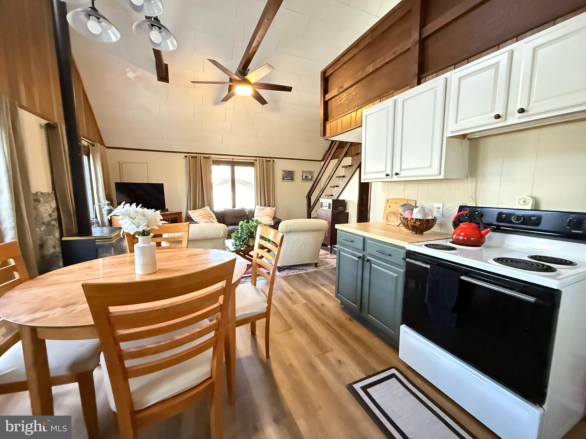 ARROWHEAD LAKE - Residential