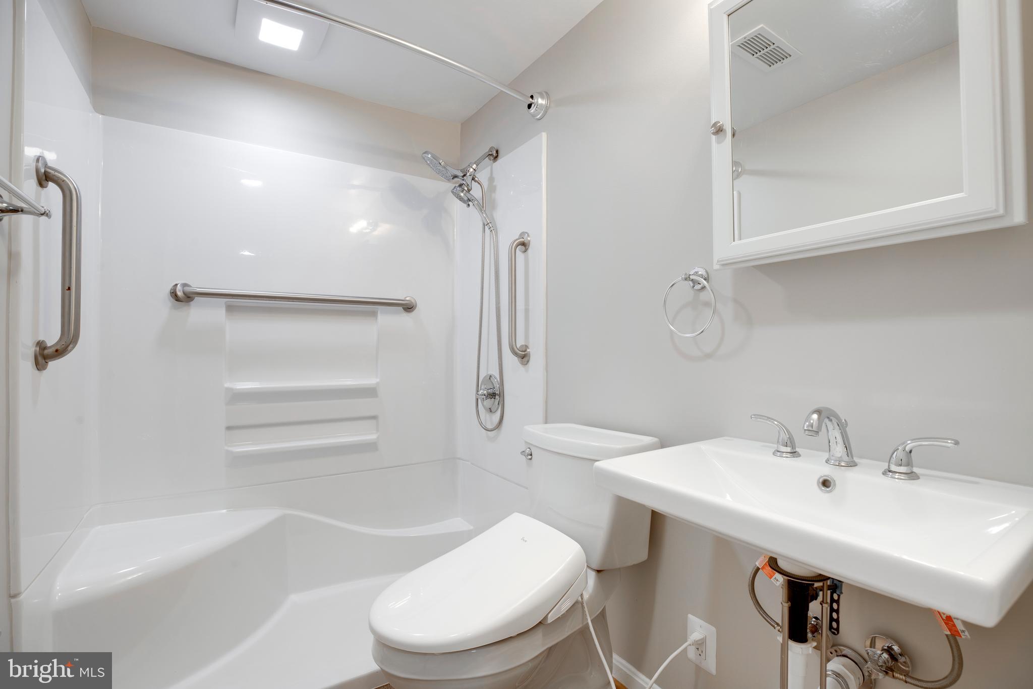 DALE CITY - Residential Lease