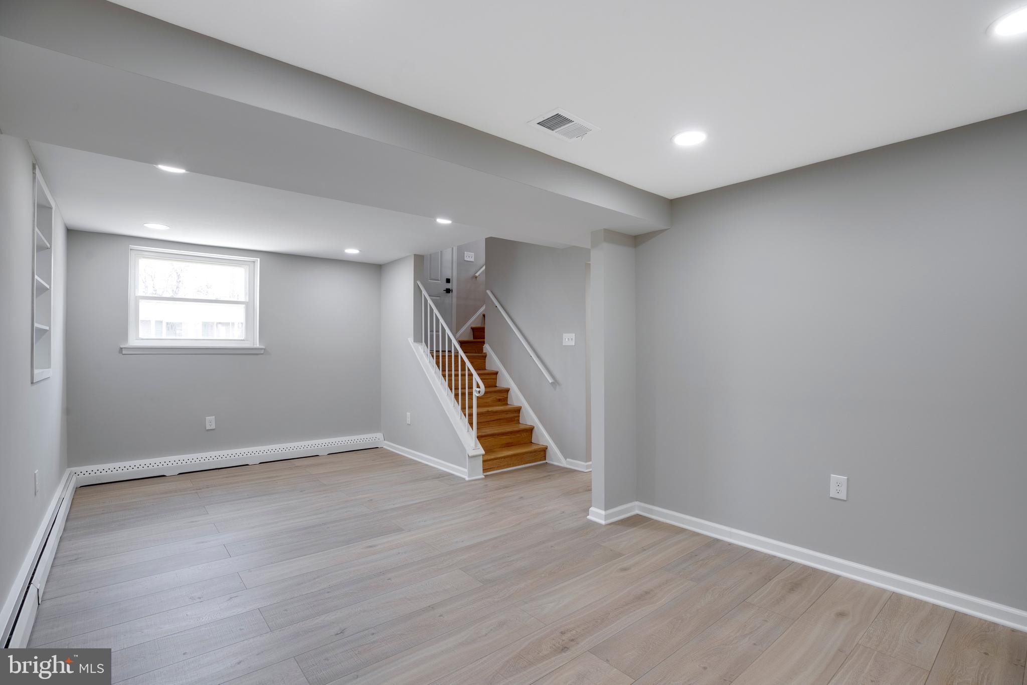 DALE CITY - Residential Lease