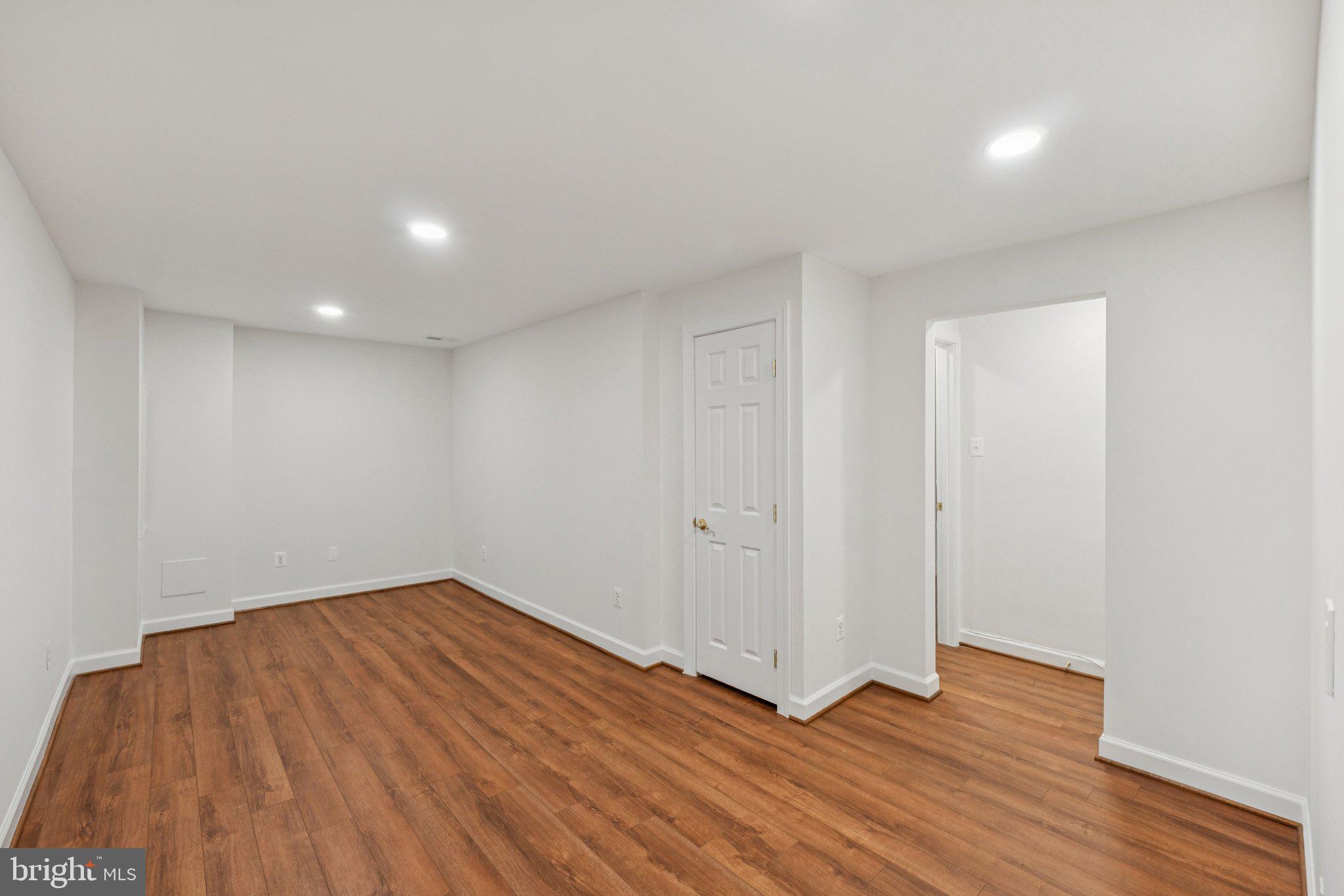 WILLOWS OF POTOMAC - Residential Lease