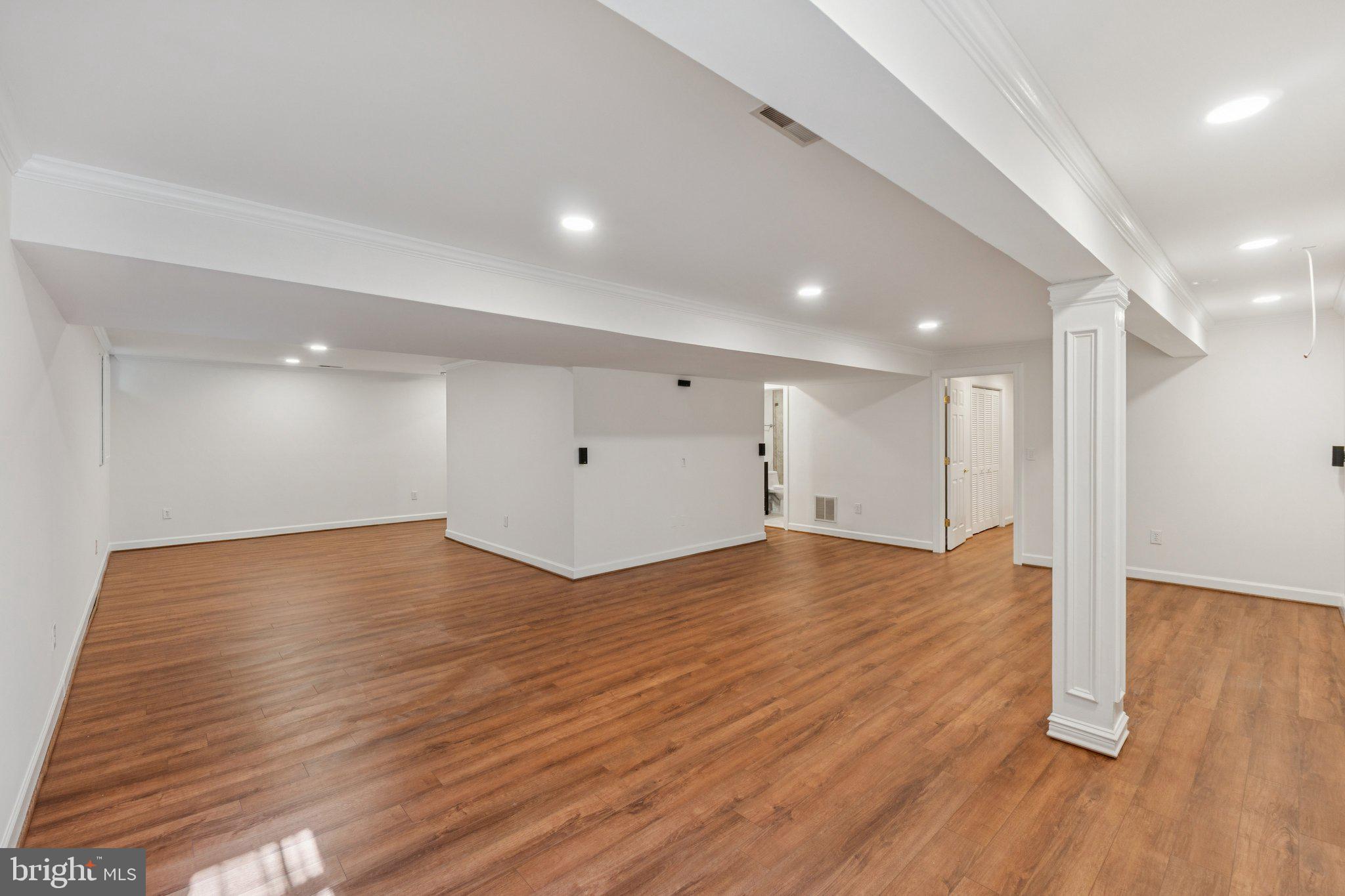 WILLOWS OF POTOMAC - Residential Lease