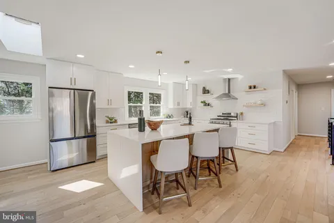 3300 Red Pine Street, Falls Church, VA MLS: VAFX2218712