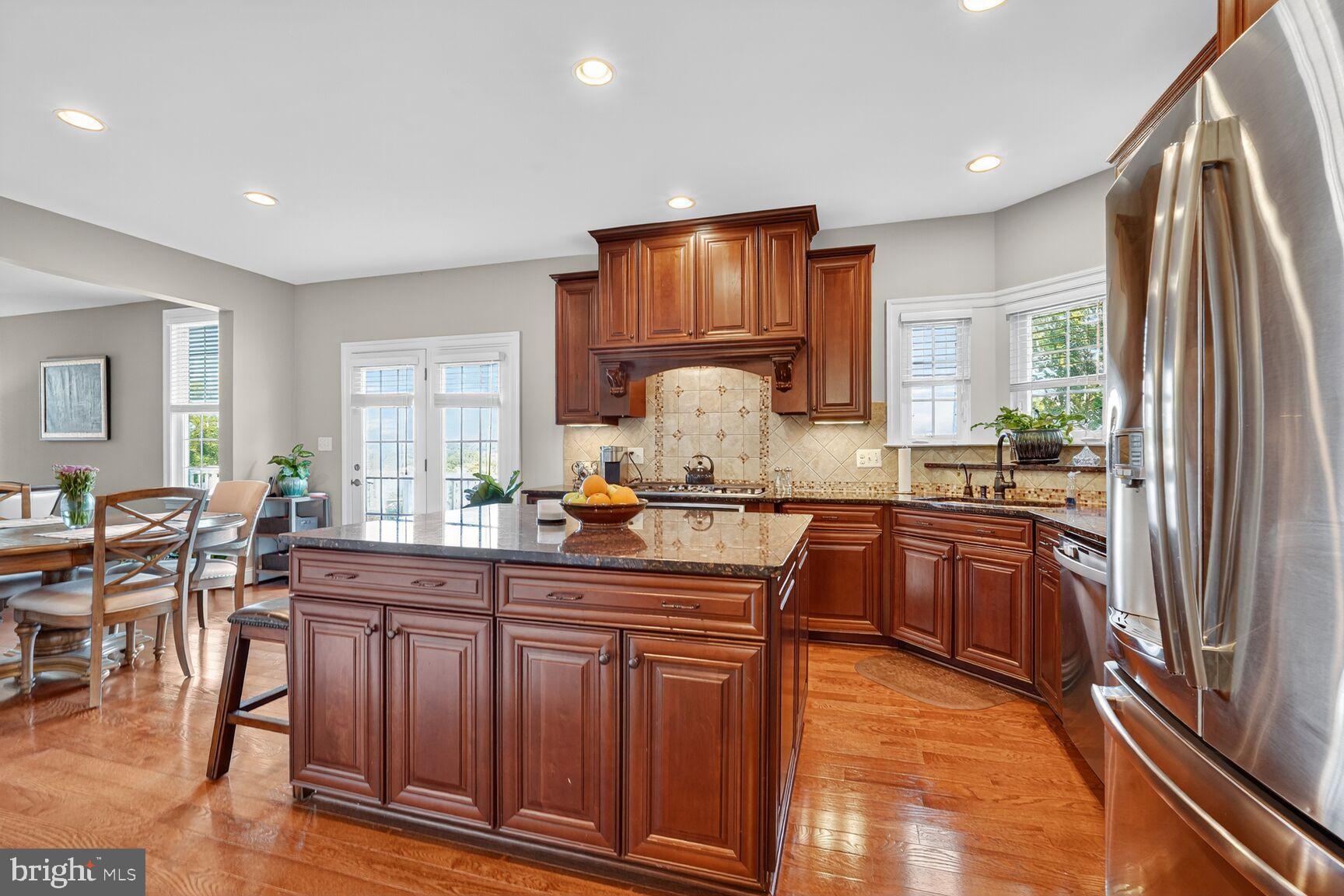 BURGUNDY WOODS - Residential