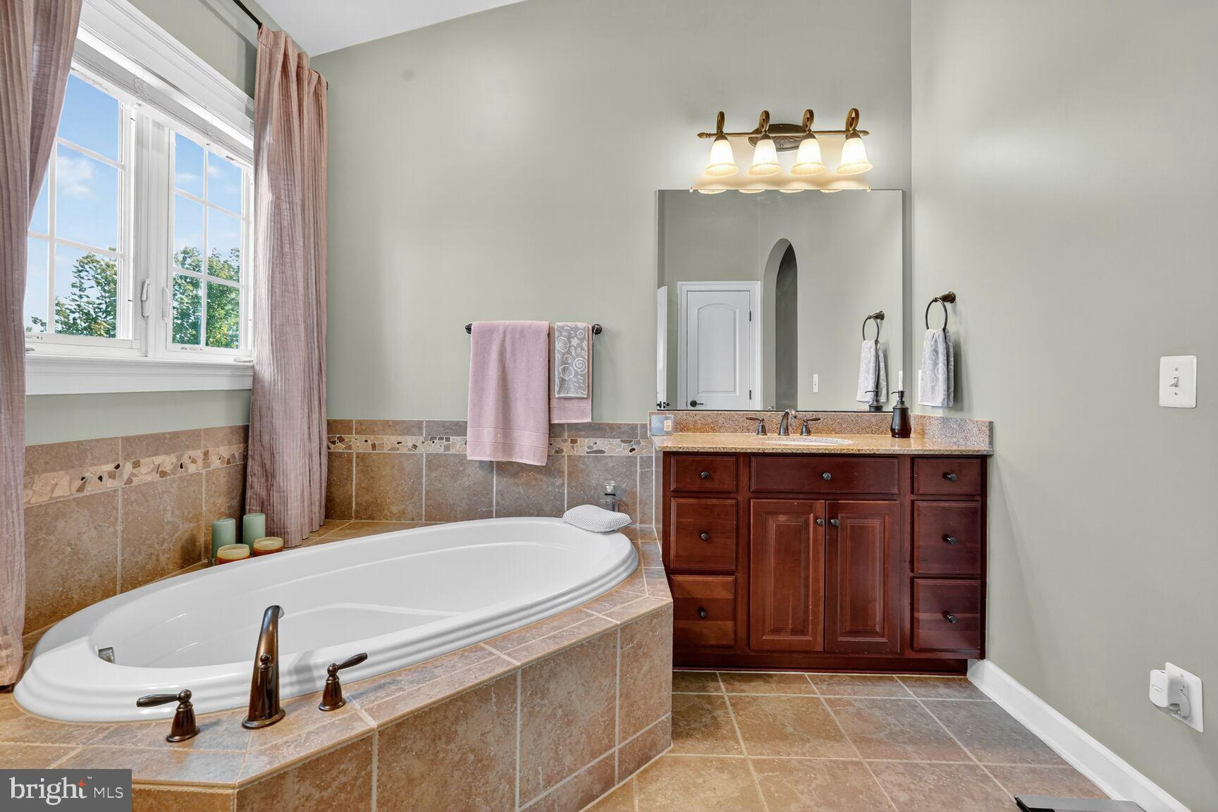 BURGUNDY WOODS - Residential