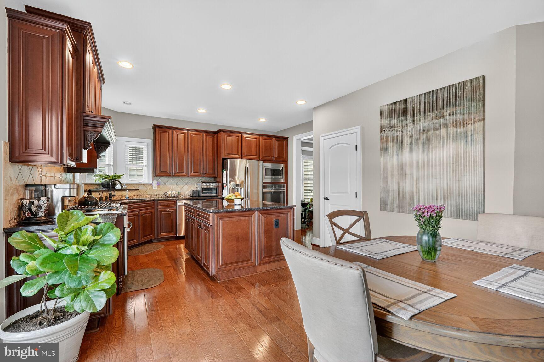 BURGUNDY WOODS - Residential