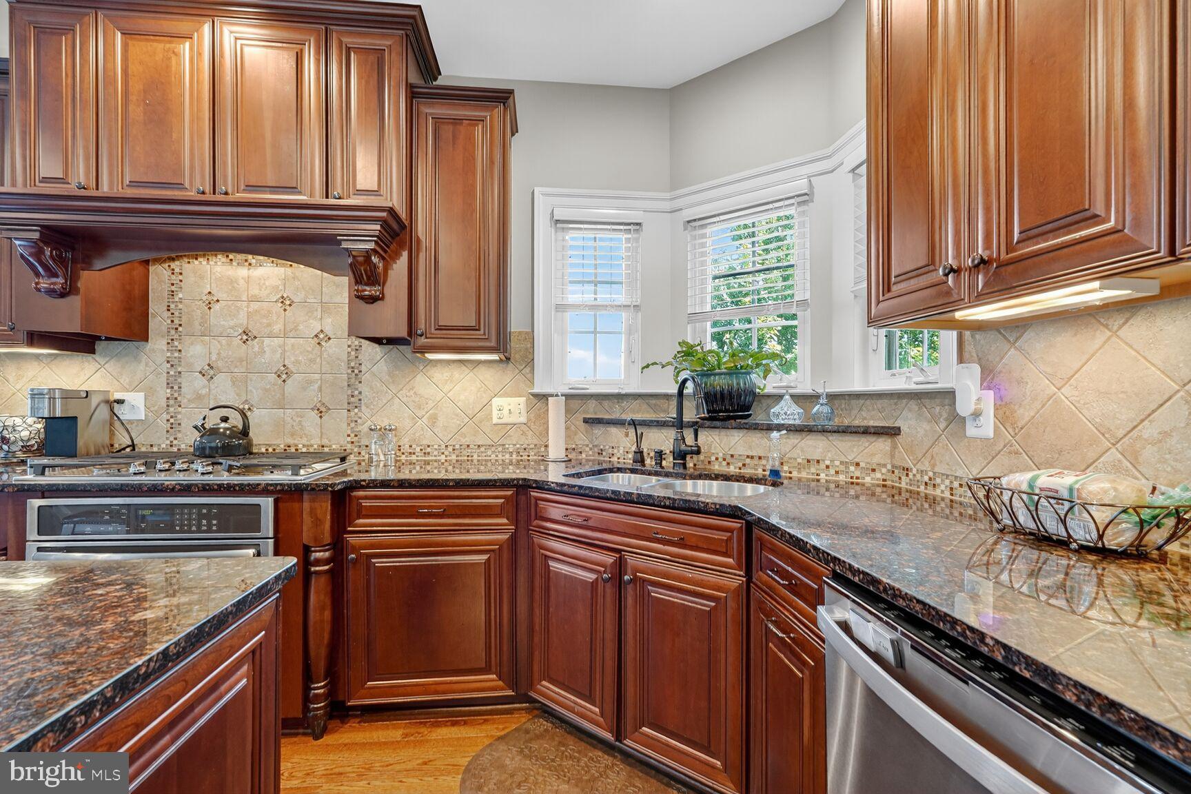 BURGUNDY WOODS - Residential