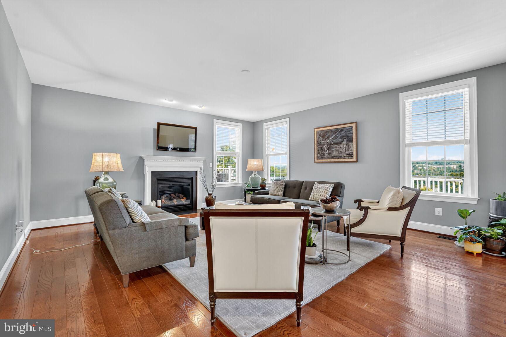 BURGUNDY WOODS - Residential