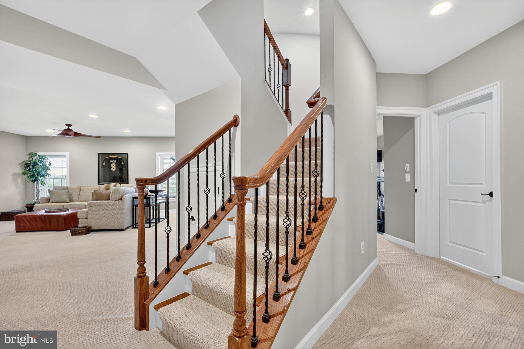 BURGUNDY WOODS - Residential