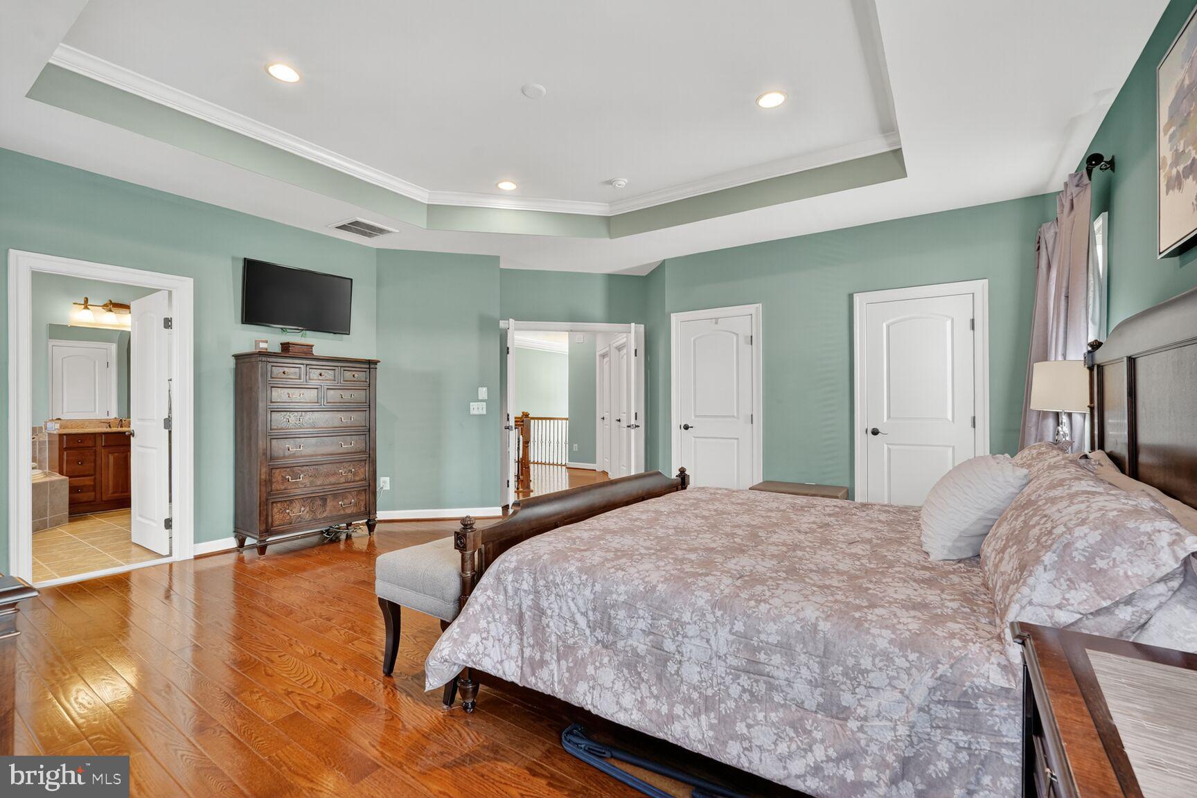 BURGUNDY WOODS - Residential