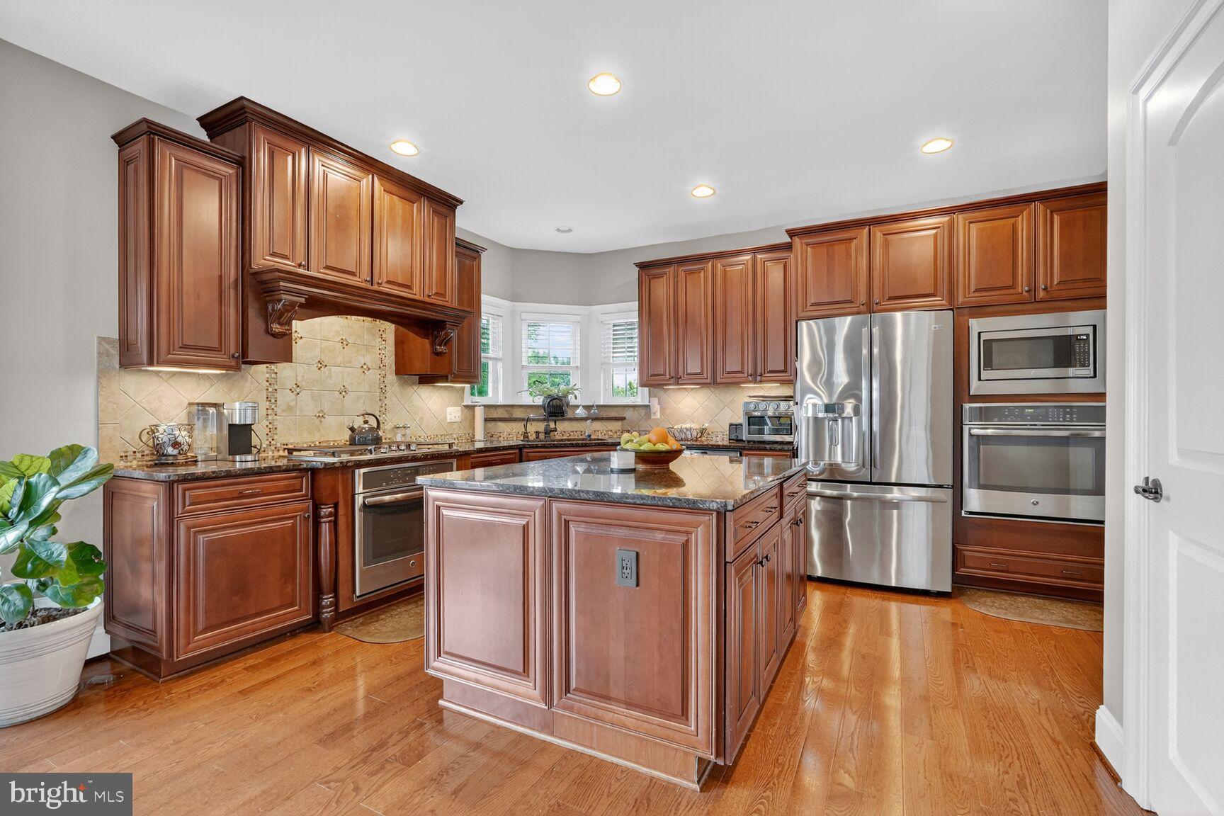 BURGUNDY WOODS - Residential