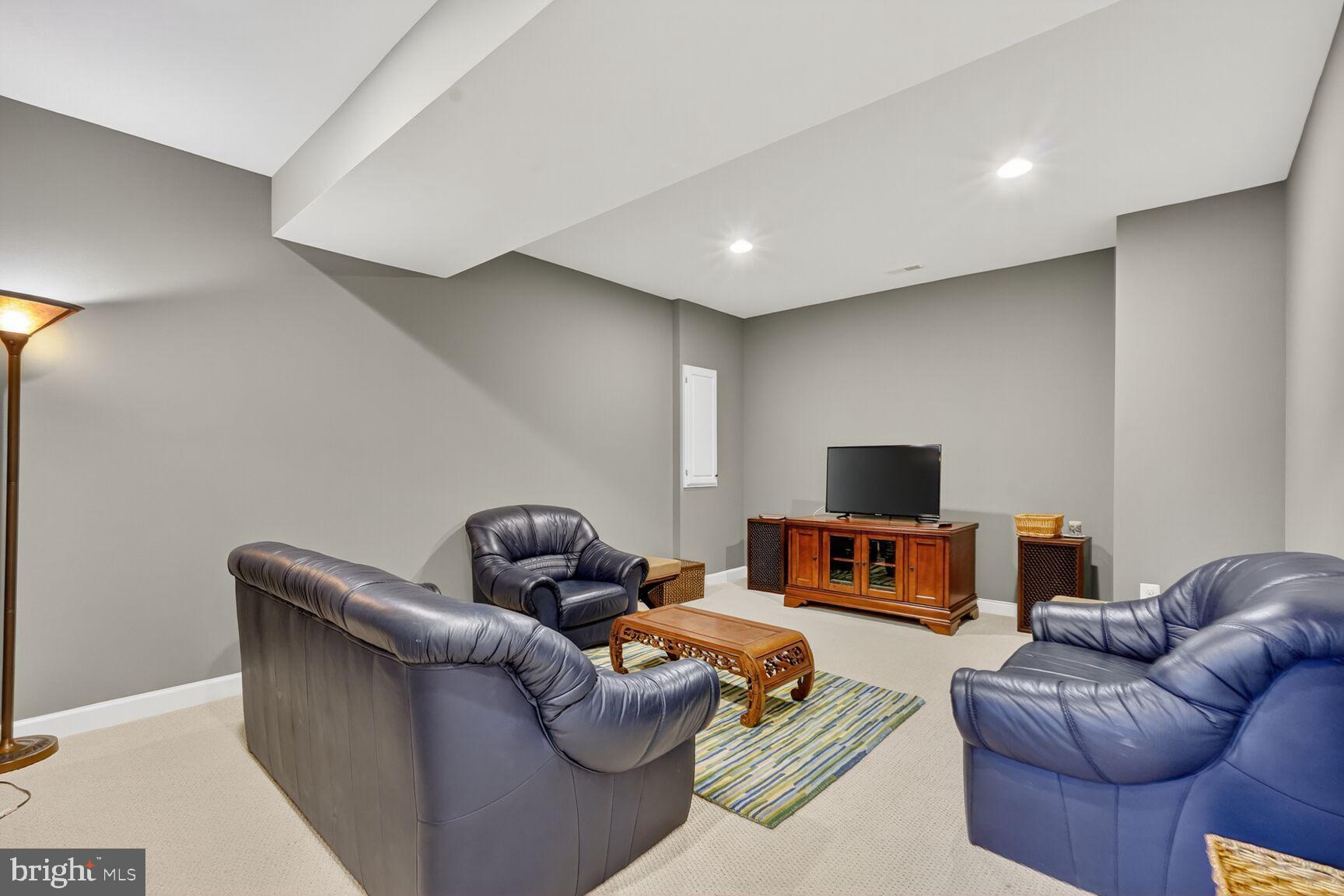 BURGUNDY WOODS - Residential