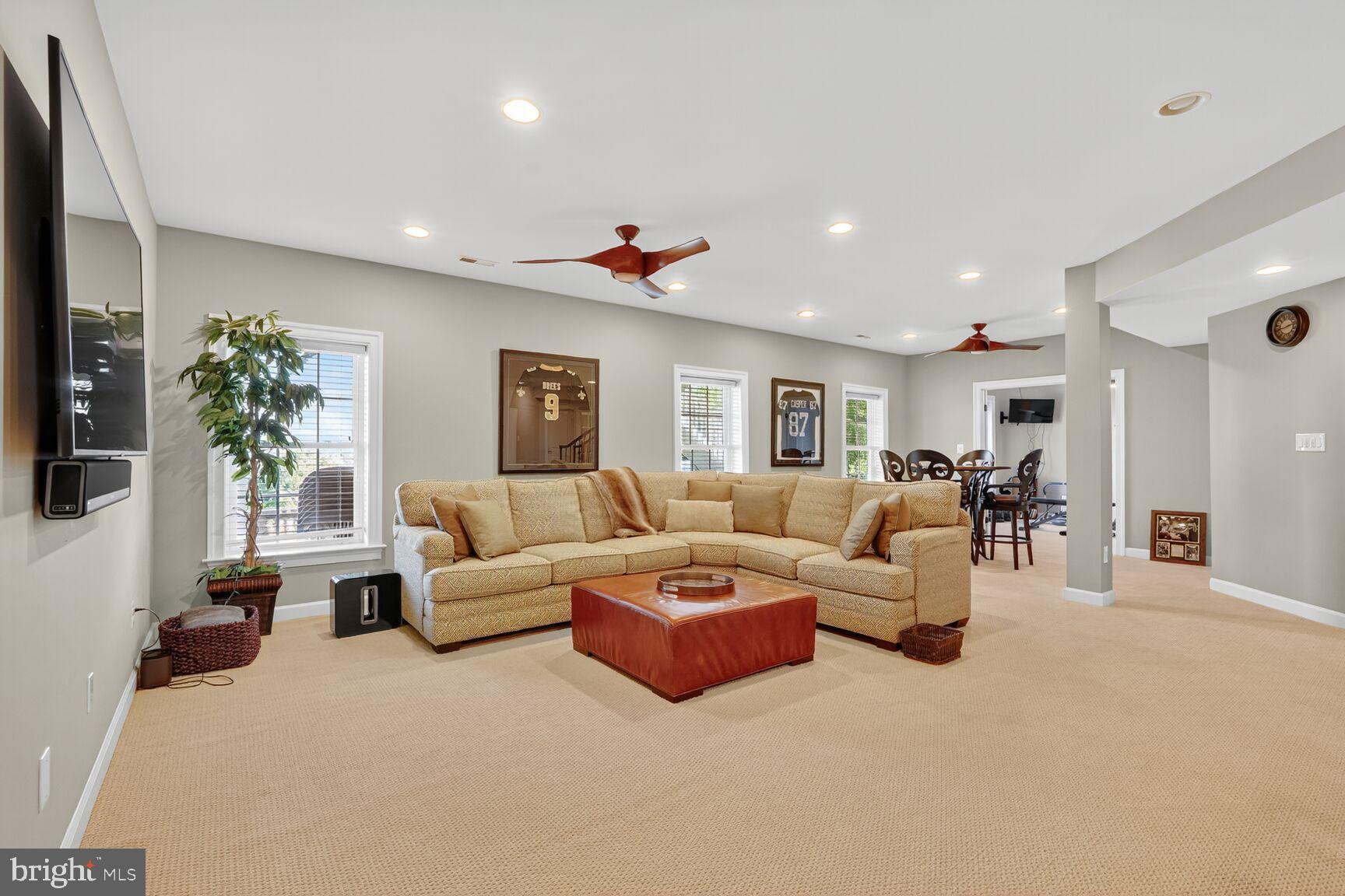 BURGUNDY WOODS - Residential