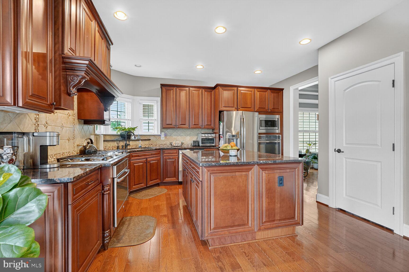 BURGUNDY WOODS - Residential