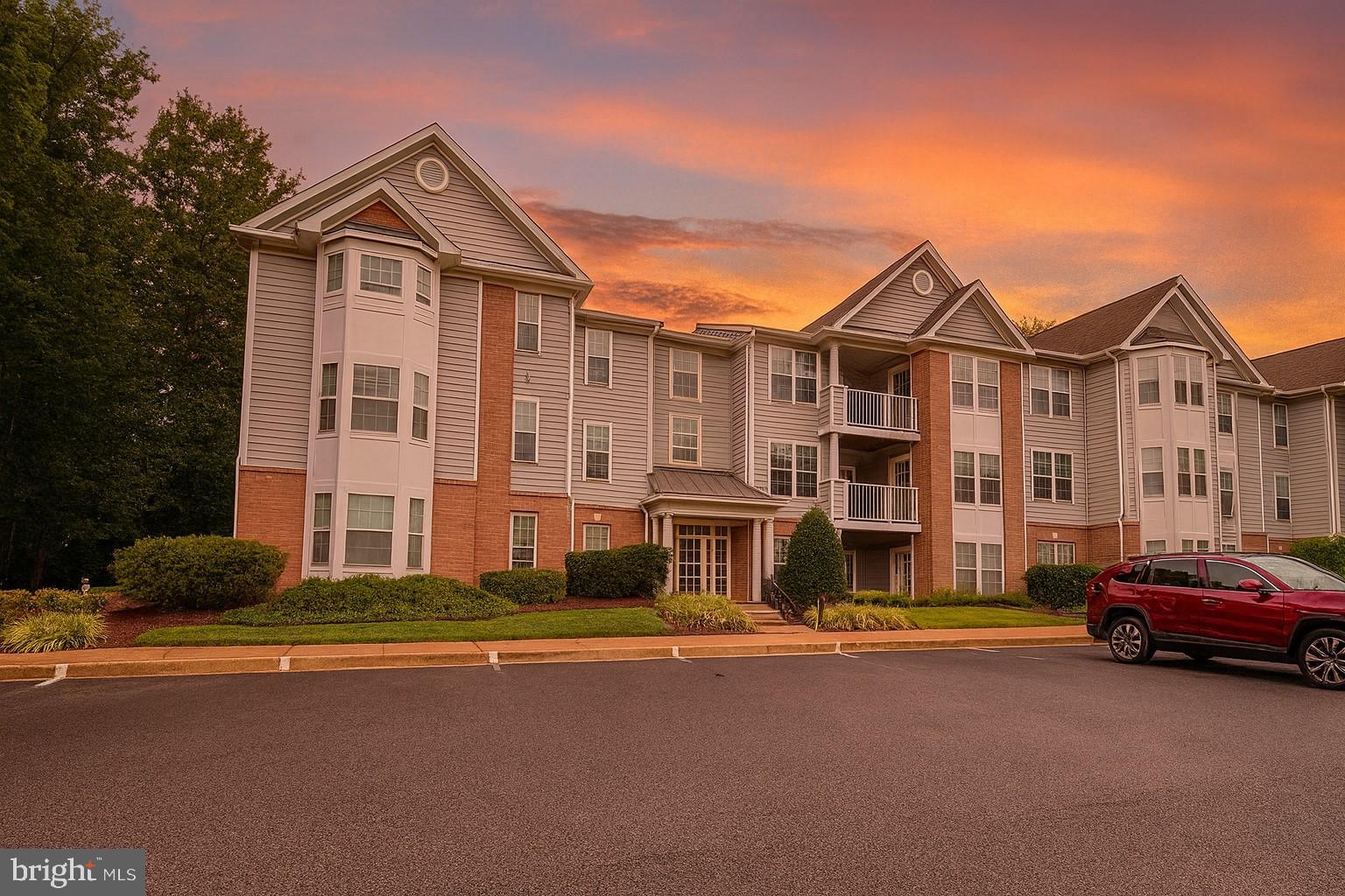 This 3 bed / 2 bath condo has everything you need a cozy fireplace, spacious layout, and no stairs! The primary suite is your retreat, while two extra bedrooms give you space for family, guests, or even a home office. Plus, you’ll love the community pool when the weather warms up.