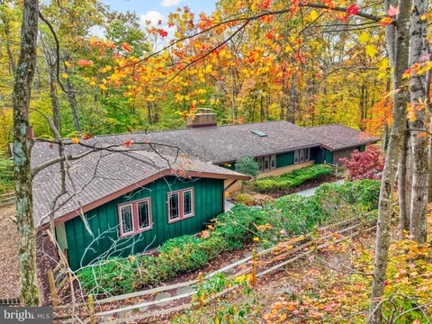 6812 Glencove Drive, Clifton, VA MLS: VAFX2267216