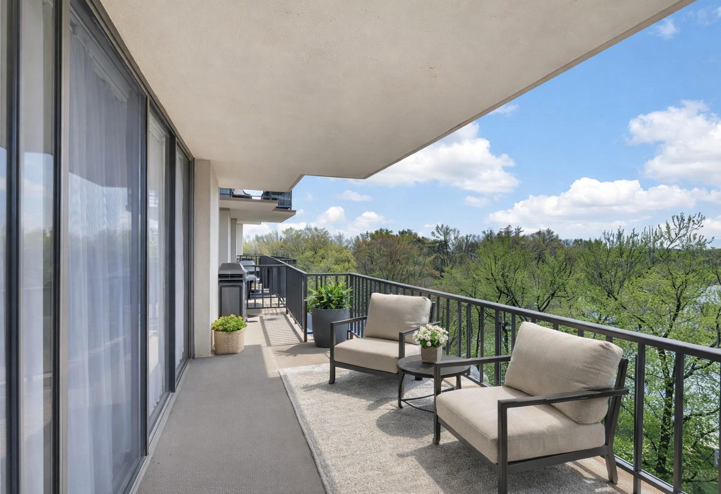 TOWERS IN WESTCHESTER PARK - Residential