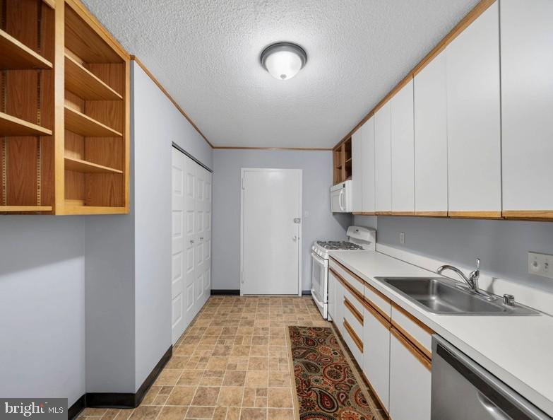 TOWERS IN WESTCHESTER PARK - Residential