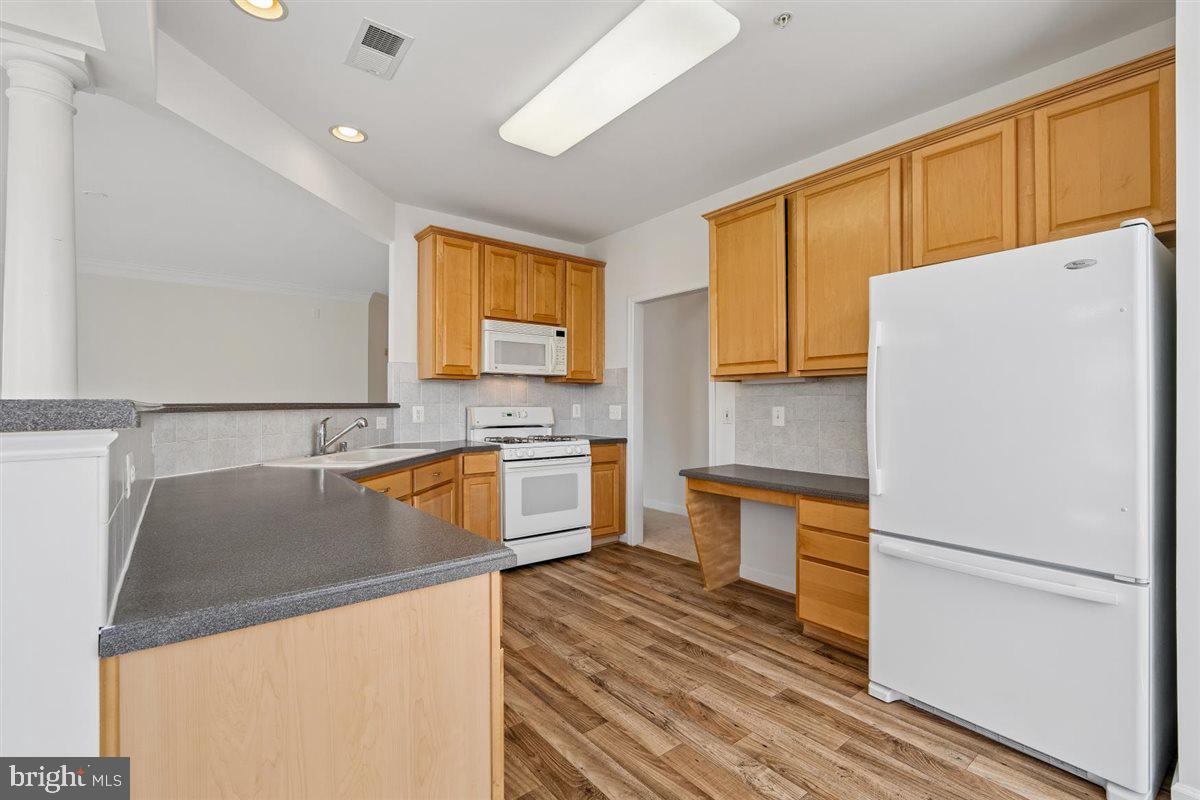 SOUTH RIVER COLONY - Residential