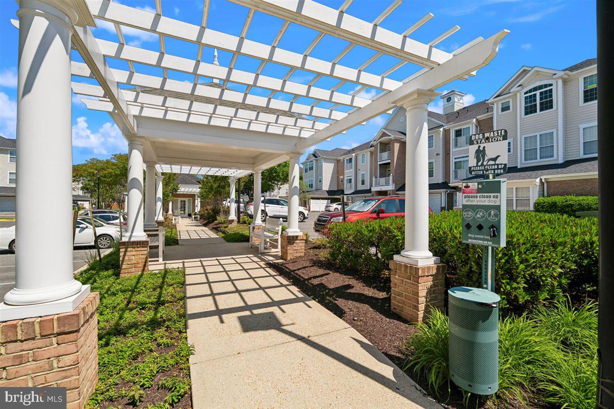 SOUTH RIVER COLONY - Residential