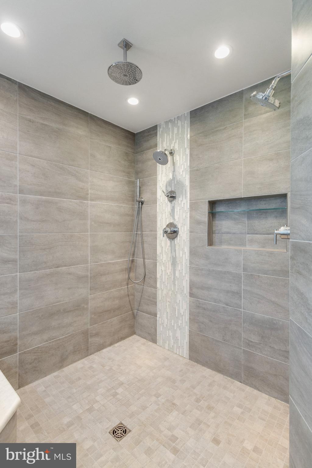 TARA OAKS - Residential